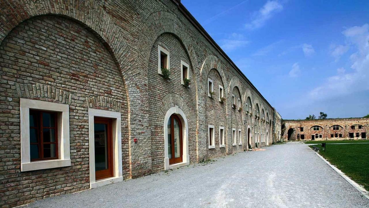 Apartment Lamar - Entry With Pin 0 - 24H, Underground Parking Garage, Elevator Slavonski Brod Exterior foto